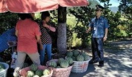 吃瓜群众的穿搭风格,揭秘吃瓜群众的潮流穿搭风格