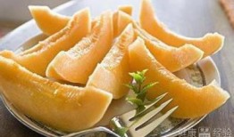 鸡鸭吃哈密瓜,田园生活中的和谐趣事