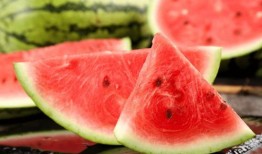 妃喜吃瓜日常,宫廷秘闻背后的趣味人生