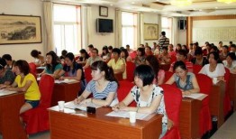 美术老师讲课吃瓜,一堂别开生面的艺术课