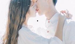 情侣接吻吃瓜图,情侣接吻吃瓜图捕捉浪漫瞬间