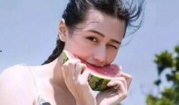 头像女搞怪吃瓜,头像中的欢乐时光