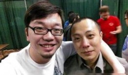 傻子回家吃瓜,意外发现家中吃瓜盛宴