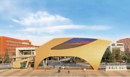 河北传媒学院食堂吃瓜,瓜果飘香，美食共享的校园时光