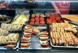 河北传媒学院食堂吃瓜,瓜果飘香，美食共享的校园时光