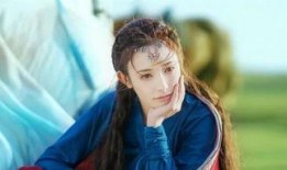 彭小苒瓜地吃瓜,甜蜜瞬间引网友热议