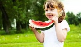 缓缓的童年吃新瓜