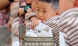 小女孩前排吃瓜,小女孩前排的欢乐时光